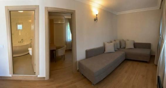 Moonshine & Suites - 57