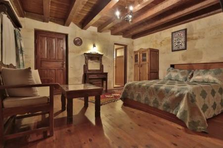 Shoestring Cave House - 9