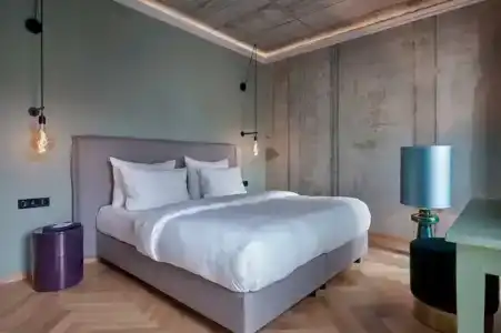 Gekko House Frankfurt, a Tribute Portfolio - 57