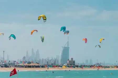 Mövenpick & Apartments Bur Dubai - 2