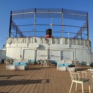 Queen Elizabeth 2 - 42