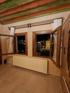 Falcon Cave Suites - 58