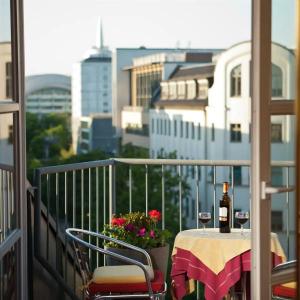 Augusta Am Kurfürstendamm - 90