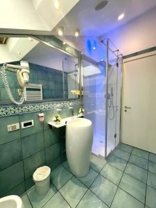 Club House - 82
