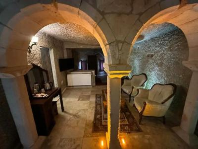 Shoestring Cave House - 84