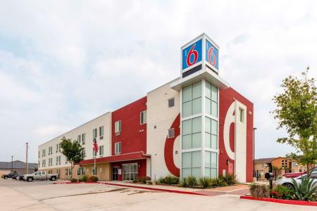 Motel 6-Laredo, TX - Airport - 13
