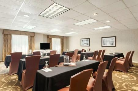 Hampton Inn Burlington - Colchester - 54