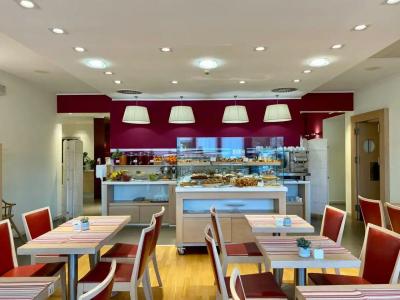 Best Western Palace Inn - 22
