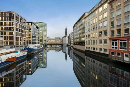 Super 8 by Wyndham Hamburg Mitte - 12