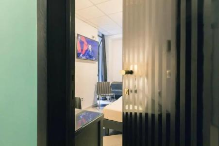 Executive Business - 28