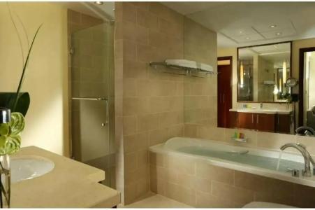 Ramada by Wyndham Downtown Dubai - 75