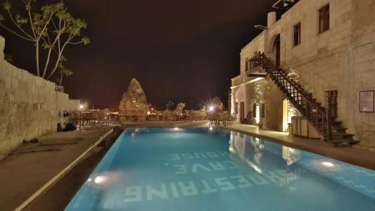 Shoestring Cave House - 35