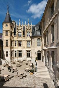 de Bourgtheroulde, Autograph Collection