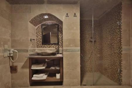 Shoestring Cave House - 71