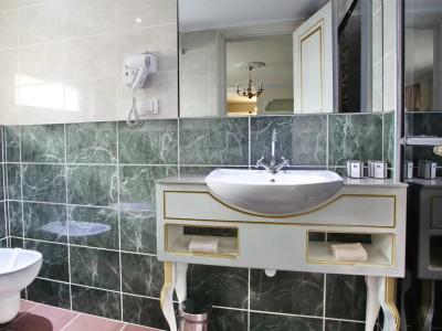 Queen's Astoria Design - 27