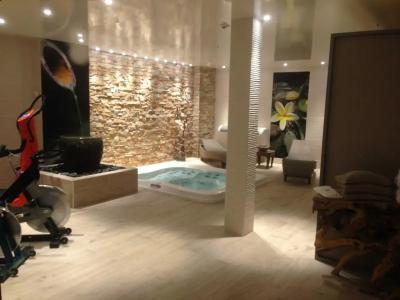 Best Western Premier Le Patio des Artistes Wellness Jacuzzi - 35
