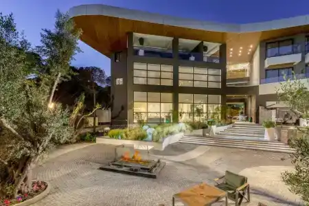 Unique Life Style - 83