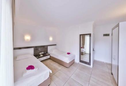 Linda Beach Class - 72