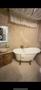 Caftan Cave Suites - 43