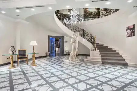 Royal Carlton - 1