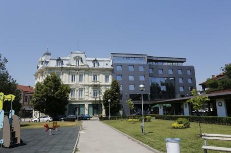 Cosmopolitan & Wellness - 9