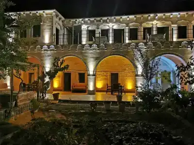 Falcon Cave Suites - 7