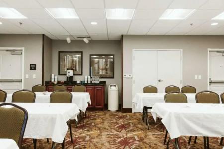 Hampton Inn Bismarck - 59
