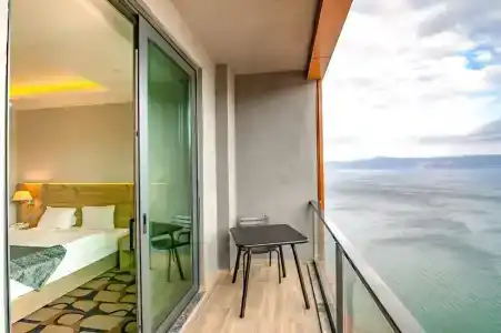 BLUE MUDANYA