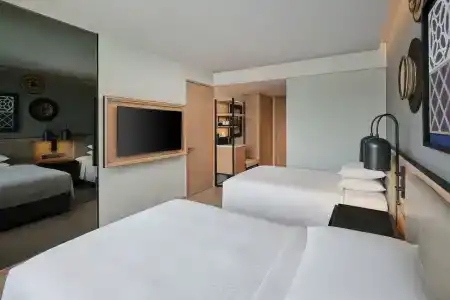 Four Points by Sheraton Phuket Patong Beach Resort - 95