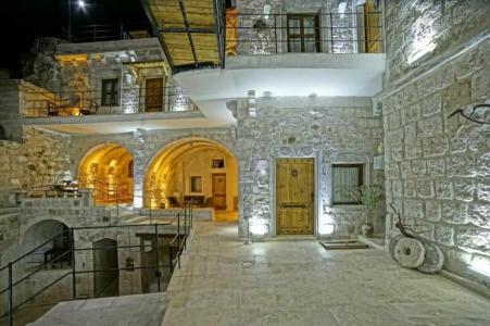Risus Cave Suites - 38