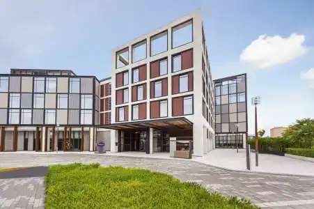 Hampton by Hilton Dubai Al Seef - 1