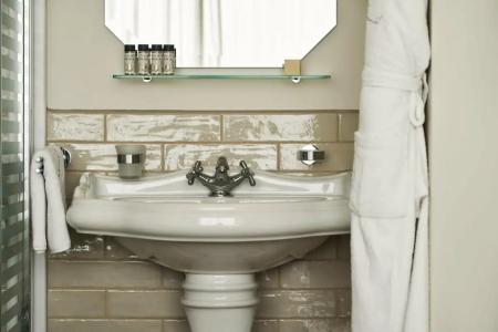 Legacy Gastro Suites - 11