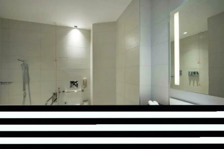 Hampton by Hilton Dubai Airport - 40