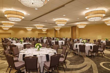 Hilton Kansas City Airport - 42