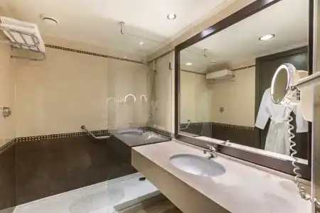 Paloma Perissia - 85