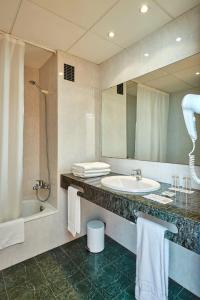 Gran Flamingo-Adults Only - 64