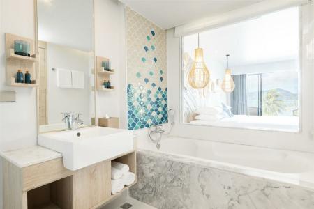 LIV Phuket Patong Beachfront - SHA Extra Plus - 86