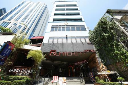 Ruamchitt Plaza - 24