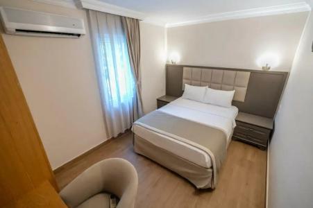 Moonshine & Suites - 76