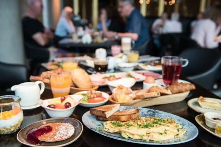 Empire Riverside - 64