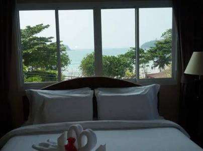 Kata Beachwalk and Bungalows - 71