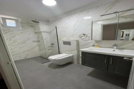 Moonshine & Suites - 55