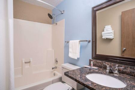 Super 8 by Wyndham Bismarck - 27