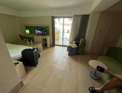 Ambassador Plaza - 40