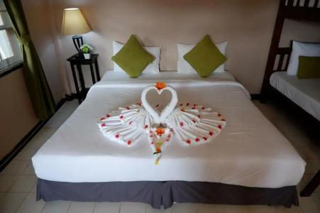 Kata Beachwalk and Bungalows - 11