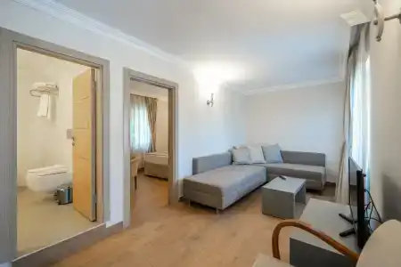 Moonshine & Suites - 83