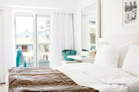 The Beachfront Adult Only 16 Plus - 64