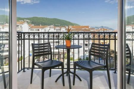 Boutique Momentum by Aycon - 10