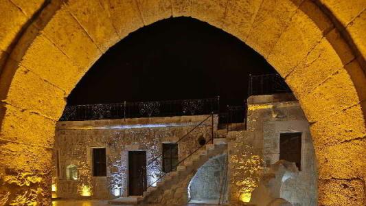 Golden Cave Suites - 90