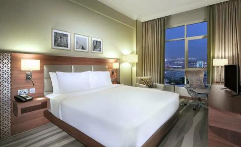 Hilton Garden Inn Dubai Al Muraqabat - Deira - 56